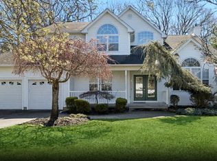 4 Crystal Ct, Smithtown, NY 11787