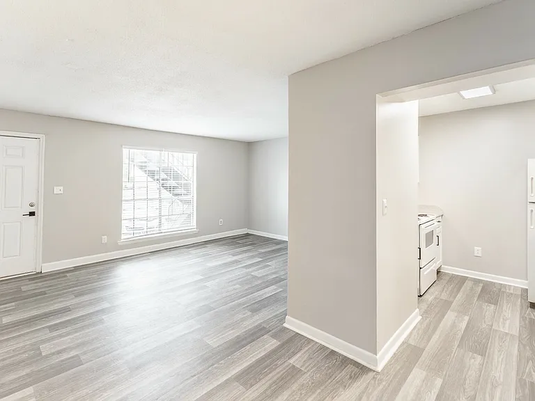 Raintree Village Apartments — Photo 7