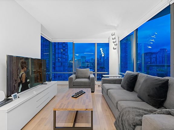 5th image of 2101-1033 Marinaside Cres #2101