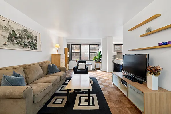 Sold by Nest Seekers International | media 13