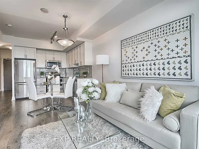 7167 Yonge St #523 — Photo 9
