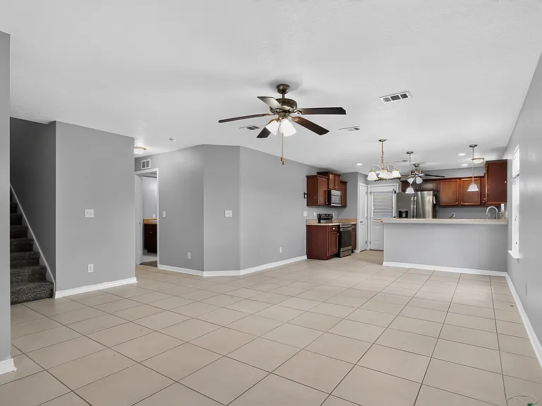 451 Eisenhower Dr — Photo 9