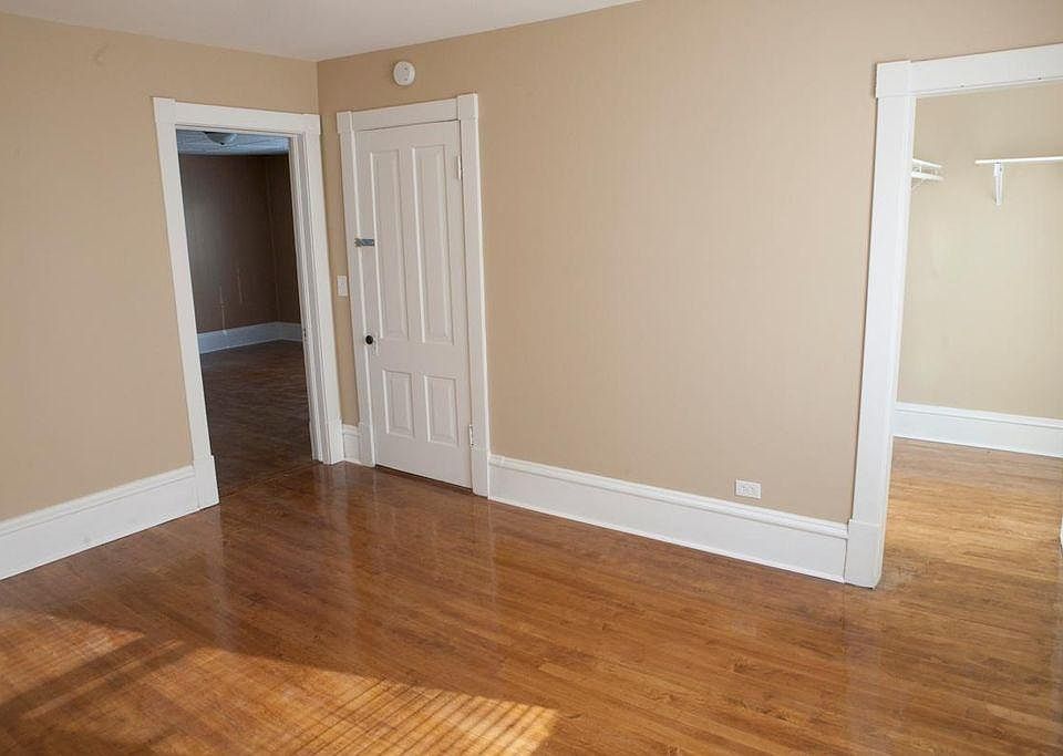 1st image of 407 19th Ave NE #2