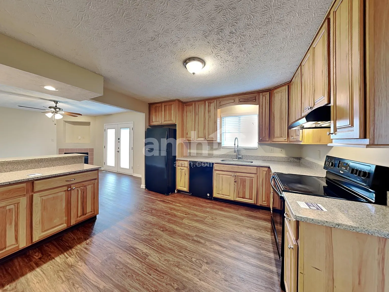 3 bed, 2.5 bath, 1462 sqft, $2,160 — Photo 3