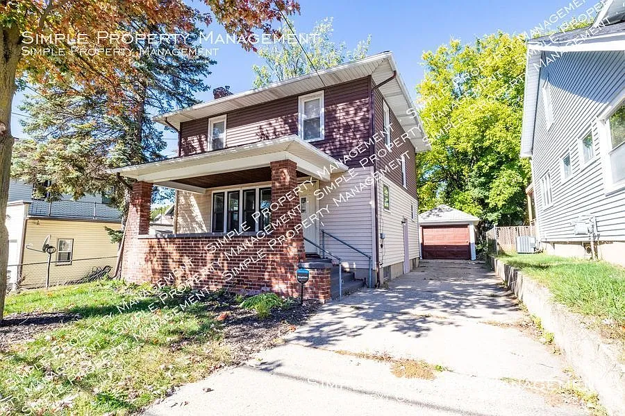 1109 Hall St SE photo 1