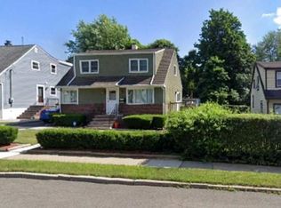 32 Bilton St, Teaneck, NJ 07666