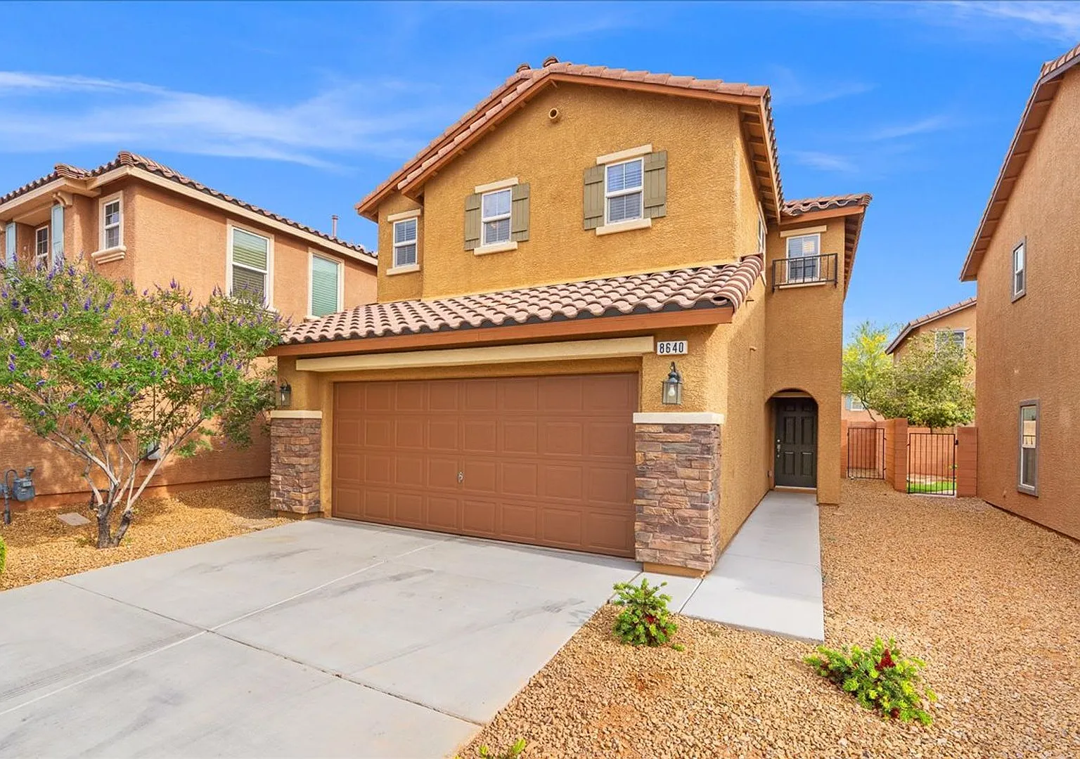 Spacious 3bd with Expansive Kitchen and Incredible Walk-In Closet — Photo 2