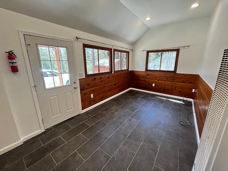 Delano Dr — Photo 5