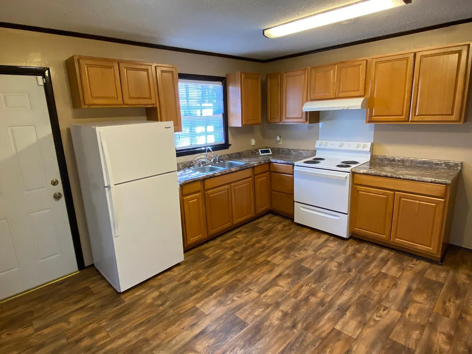 3821 Woodbury Dr — Photo 4