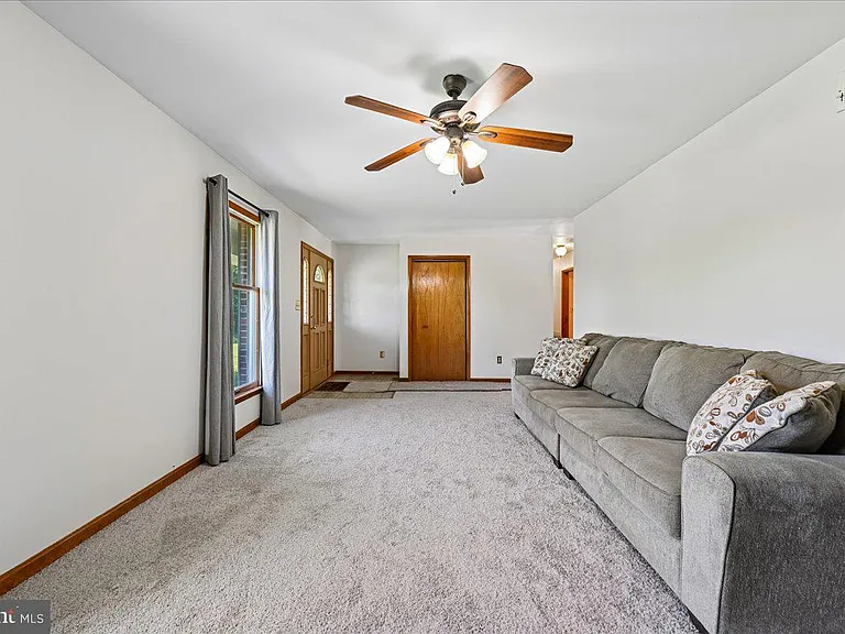 13245 Croom Rd — Photo 19