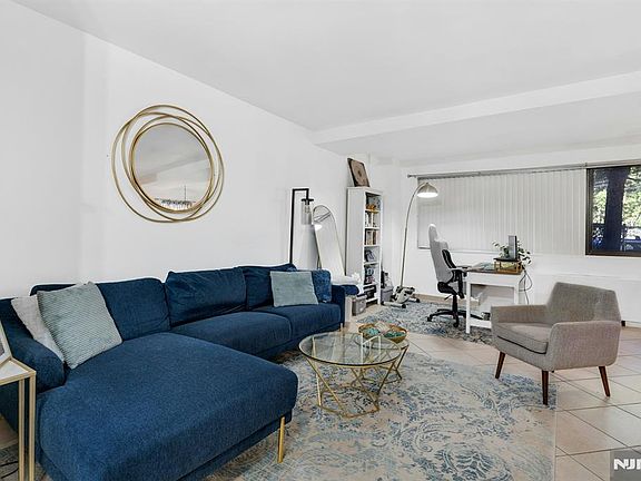 3rd image of 1375 River Rd