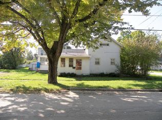 11 Beech St W, Three Oaks, MI 49128