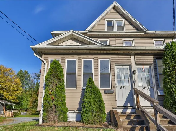 831 W Pennsylvania Ave, Pen Argyl, PA 18072