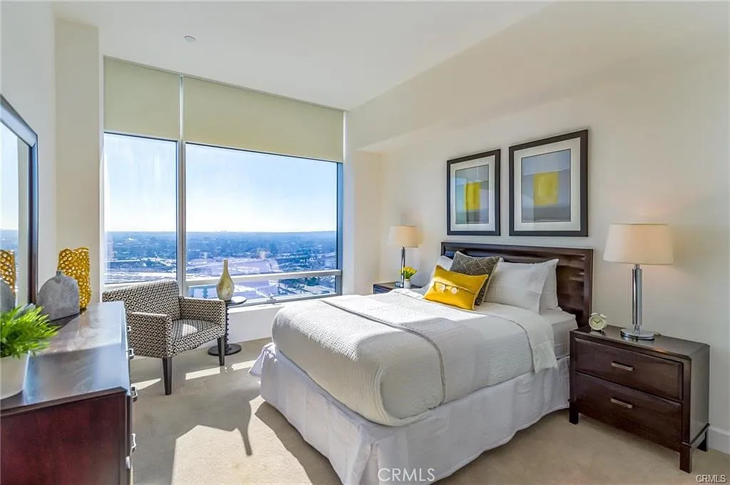 2 bed, 2.5 bath, 1927 sqft, $8,300 — Photo 4