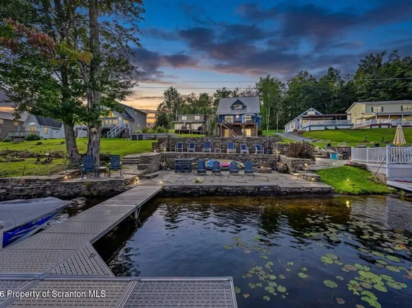 286 W Shore Dr, Lake Ariel, PA 18436