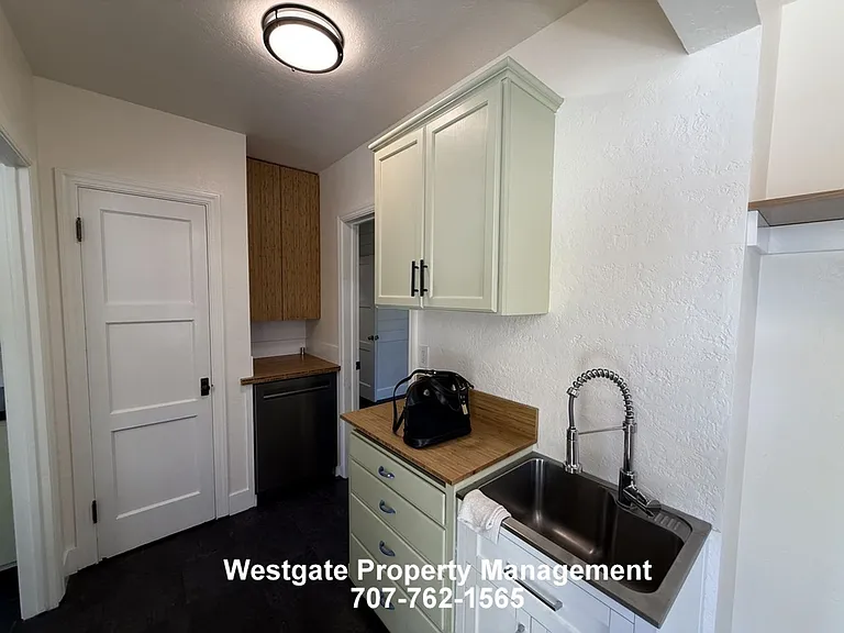 220 Payran St — Photo 18