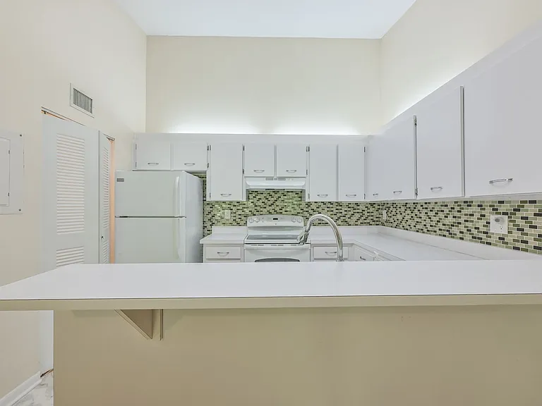 3301 Crystal Ct E #O — Photo 12