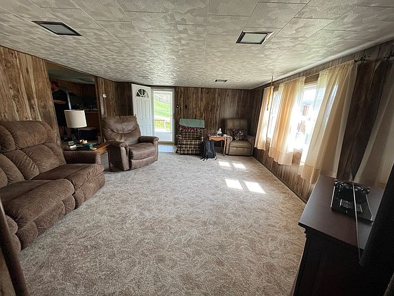 3rd image of 225 Grandview Dr