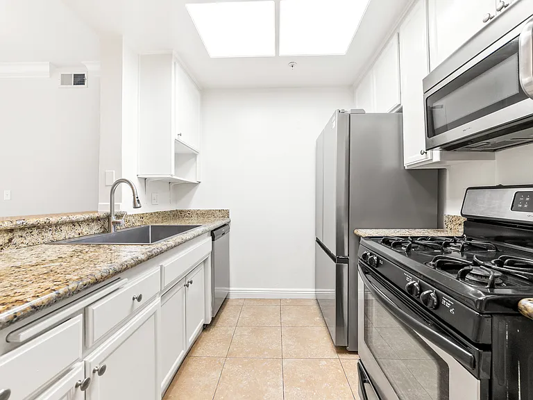 4560 Coldwater Canyon Ave #105 — Photo 9