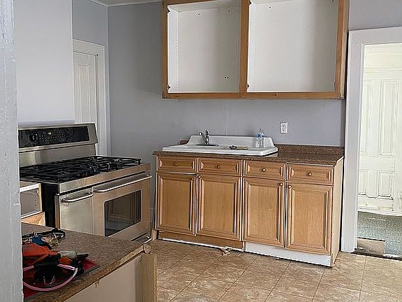 365 S Sutherland Kitchen Sto