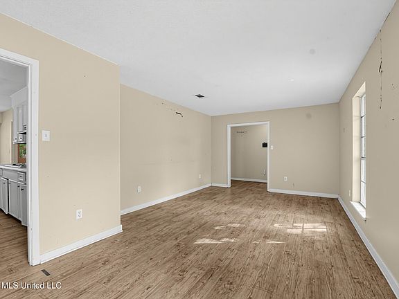 5th image of 104 Roanwood Ct