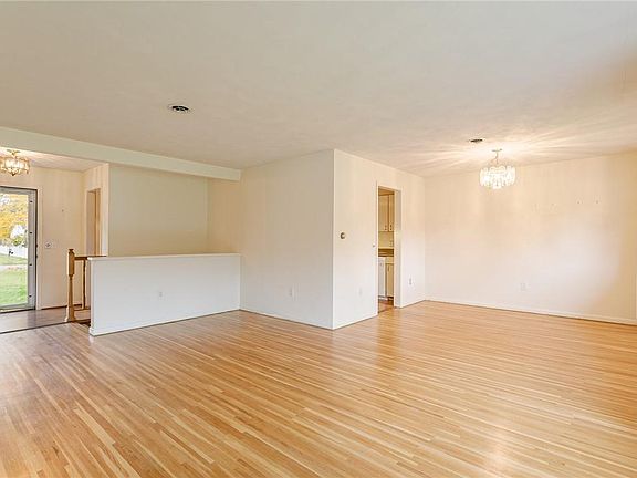 4th image of 7 Brasser Dr