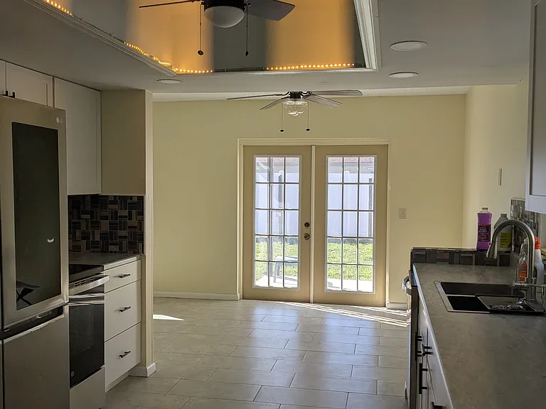 6710 Gilda Dr — Photo 10