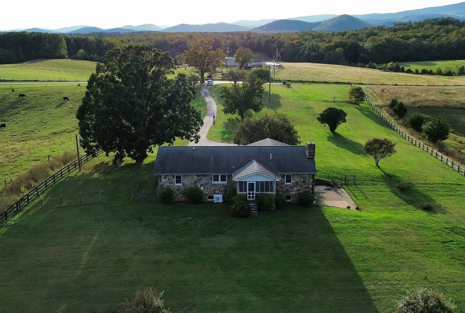 3 bed, 2.5 bath, 2664 sqft, $3,200 — Photo 4