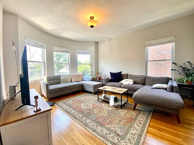 1433 Cambridge St #3A — Photo 2