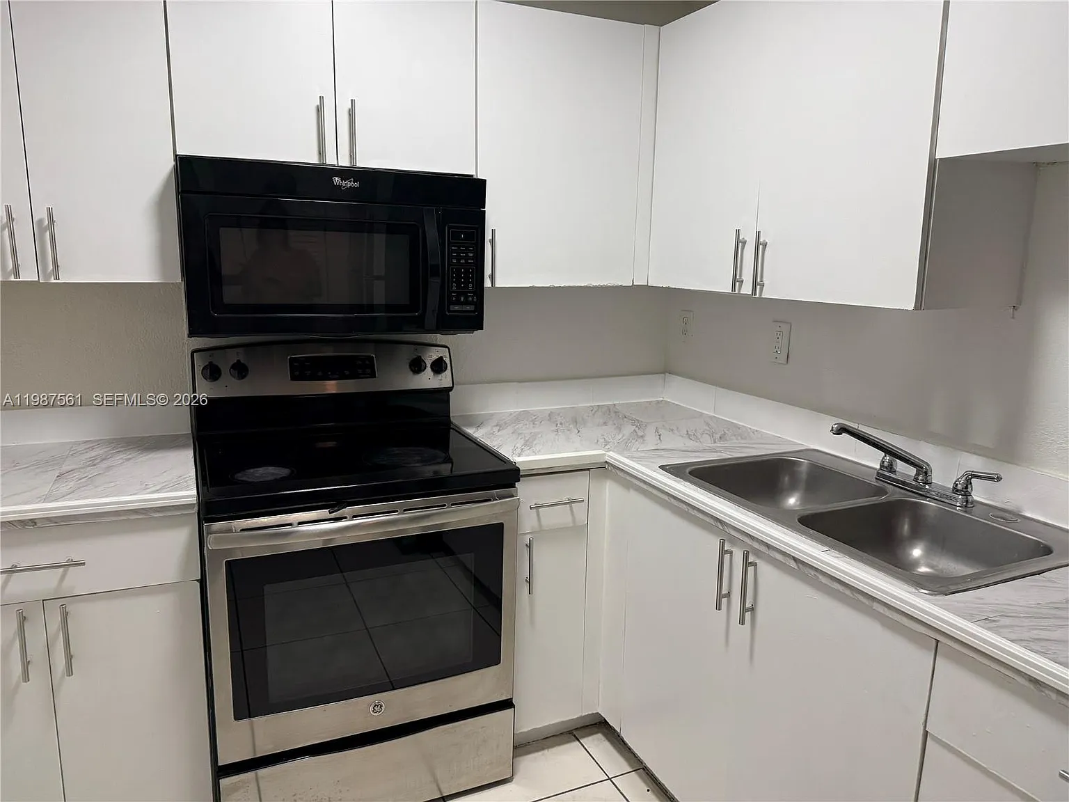 Westland Gardens Condo — Photo 2