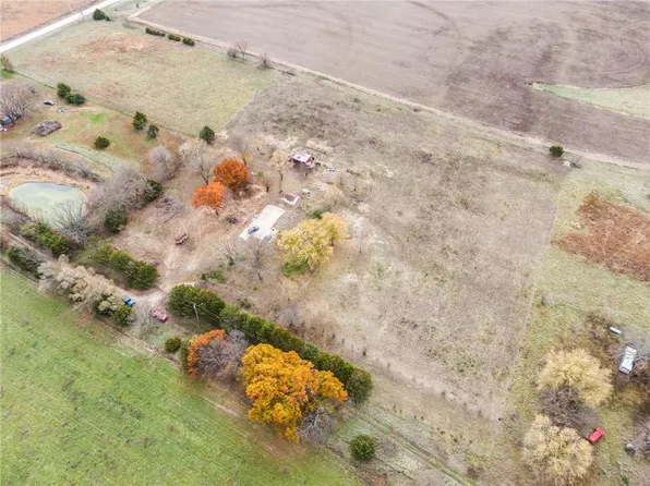 4246 Iowa Ter, Ottawa, KS 66067