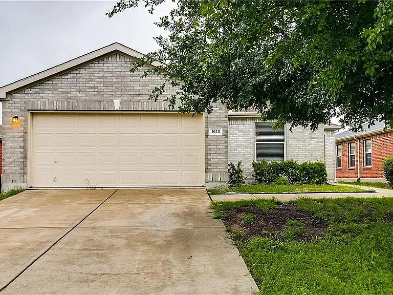 1613 Crown Point Dr — Photo 29