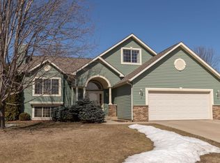 6111 White Pine Cir NW, Rochester, MN 55901