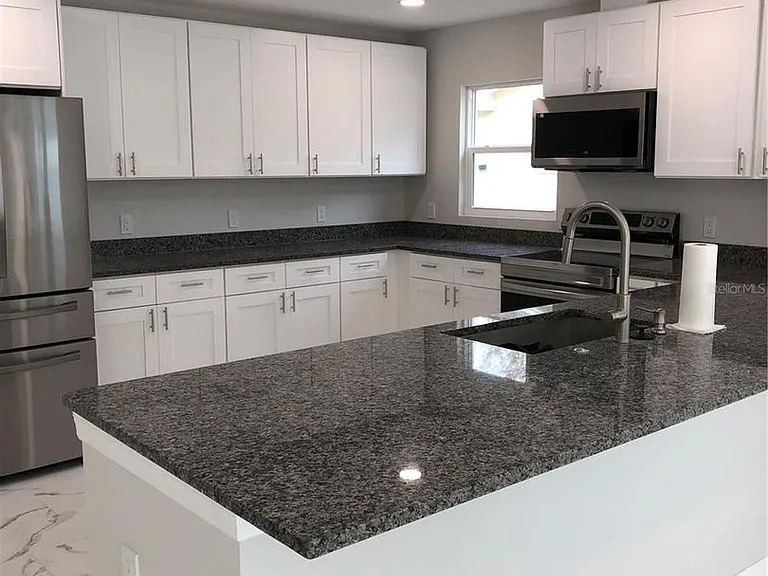345 Parkland Ave — Photo 5