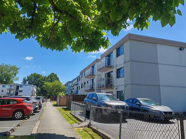 7240 Lindsay Rd #204, Richmond, BC V7C 2P5