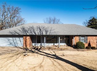 1034 E Bonnie Ln, Fayetteville, AR 72703