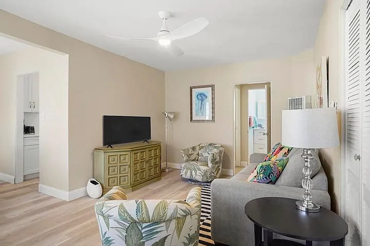 717 Whiting Ct — Photo 57