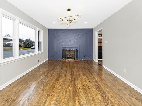 4th image of 406 E 9th St