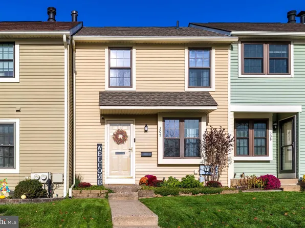 307 Livingston Ct, North Wales, PA 19454