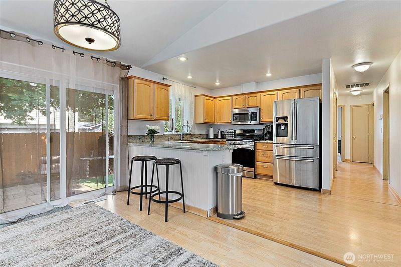 5th image of 4828 College Lane SE