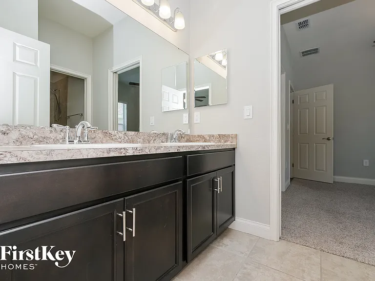 5812 Valentino Way — Photo 10