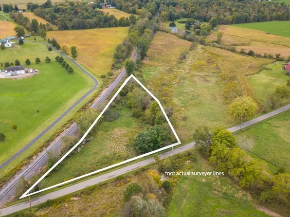 Poorman St SW, Navarre, OH 44662