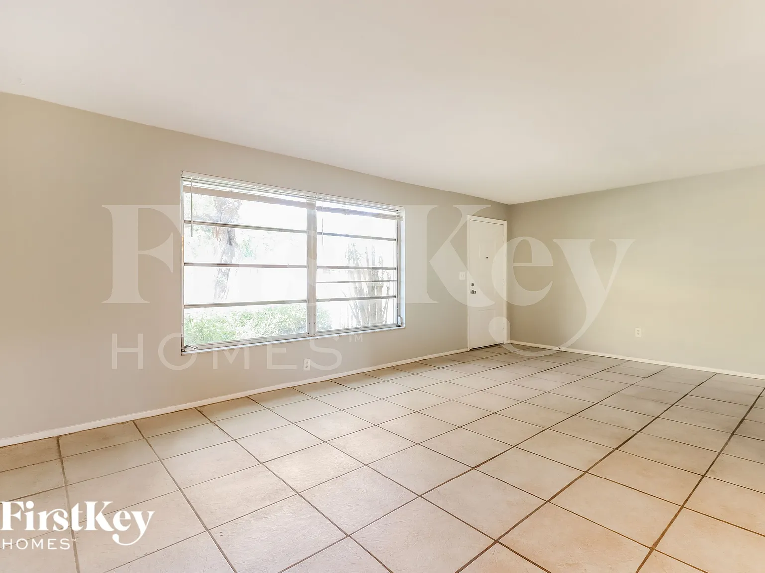 3 bed, 2.0 bath, 1500 sqft, $3,140 — Photo 2