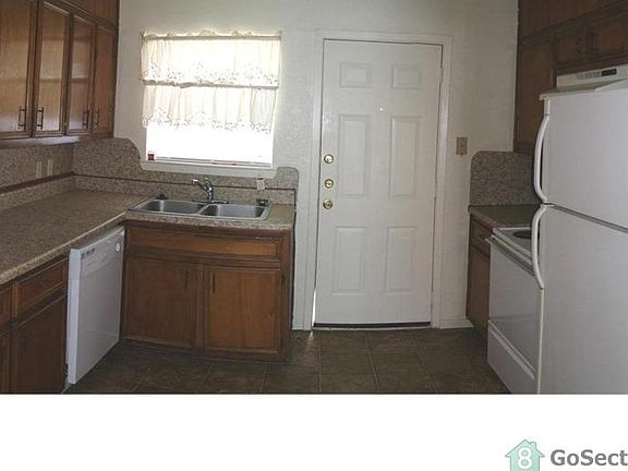 3rd image of 802 Williamson Dr