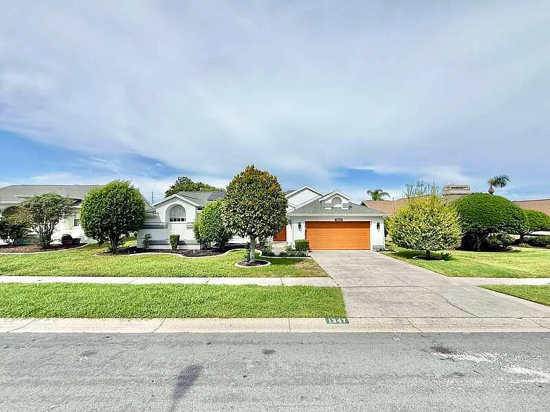 3 bed, 2.0 bath, 1941 sqft, $2,545 — Photo 3