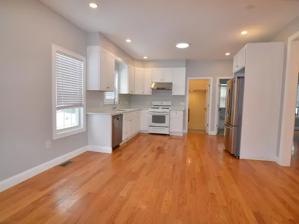 2 Antwerp St #1, Milton, MA 02186