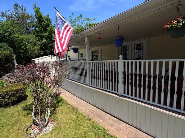 https://photos.zillowstatic.com/fp/48f467653edf533088118cca0f9c7c12-p_e.webp
