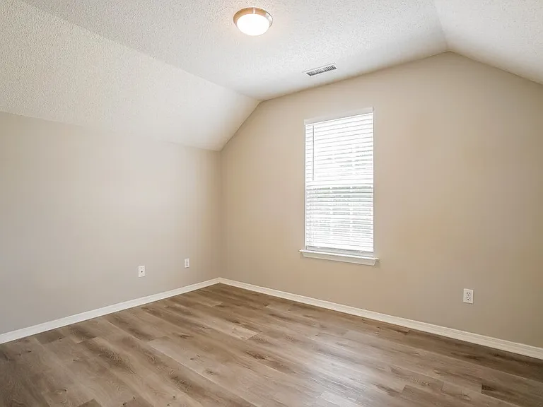 6333 Saybrooke Dr — Photo 10
