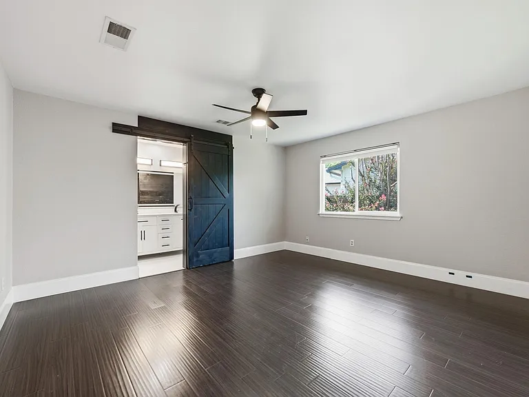 8404 Hornet Dr — Photo 10