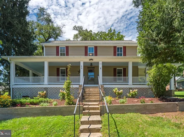 918 S Samuel St, Charles Town, WV 25414